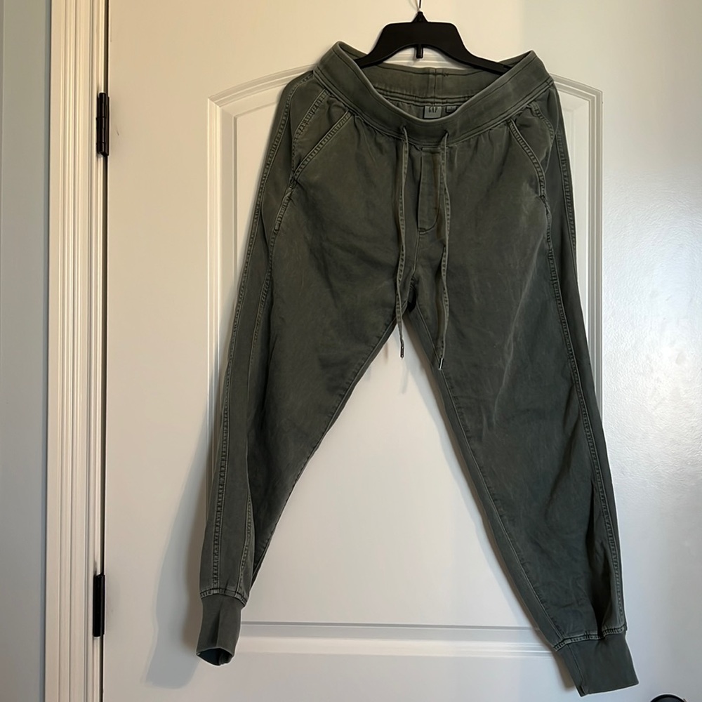 Gap rib twill joggers- color Vintage Palm- Olive.